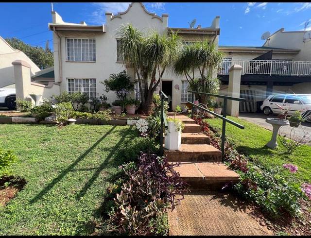 2 BEDROOM TOWNHOUSE FOR SALE IN HELDERKRUIN